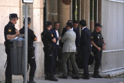 El exdiputado de la Junta de Extremadura, Miguel Ángel Gallardo, a su salida de la Audiencia Provincial de Badajoz, a 28 de mayo de 2026, en Badajoz, Extremadura (España). El juicio al hermano de Pedro Sánchez y otros diez investigados, entre ellos el exsecretario general del PSOE de Extremadura y expresidente de la Diputación de Badajoz, Miguel Ángel Gallardo, por los presuntos delitos de prevaricación administrativa y tráfico de influencias, arranca hoy en la Audiencia Provincial de Badajoz, con las cuestiones previas. El juicio dirimirá durante la próxima semana si la contratación de David Sánchez-Pérez Castejón en 2017 en la Diputación de Badajoz como coordinador de actividades musicales de los conservatorios, cumplió todos los requisitos legales o fue un caso de presunto enchufismo.

Andrés Rodríguez / Europa Press
28/5/2026