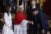(Foto de ARCHIVO)
El Rey Felipe VI; la Reina Letizia; la Princesa Leonor; y la Infanta Sofía, junto con el presidente en funciones de la Junta de Andalucía, Juanma Moreno, asisten a la ceremonia de bienvenida al Papa León XIV en el Palacio Real, a 6 de junio de 2026, en Madrid (España). La recepción reúne a las máximas autoridades del Estado y de la Iglesia católica en España y marca el inicio oficial de la agenda del pontífice en el país.

J.J. Guillén / EFE / Pool
06 JUNIO 2026 VISITA PAPAL
06/6/2026