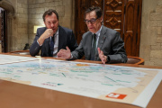 El presidente de la Generalitat, Salvador Illa, con el ministro de Transportes y Movilidad Sostenible del Gobierno, Óscar Puente,

REMITIDA / HANDOUT por GOVERN
Fotografía remitida a medios de comunicación exclusivamente para ilustrar la noticia a la que hace referencia la imagen, y citando la procedencia de la imagen en la firma