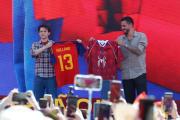Tom Holland en la fan zone de la Plaza de Colon en Madrid.