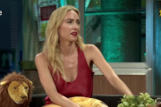 Kira Miró en el plató de "La Revuelta" de David Broncano.