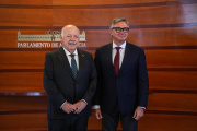 El presidente del Parlamento de Andalucía, Jesús Aguirre, mantiene una reunión con el portavoz del Grupo Palamentario Vox en Andalucía, Manuel Gavira.