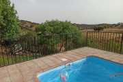 Imagen de archivo de una piscina en un cortijo.