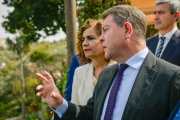 La ministra de Hacienda y Función Pública, María Jesús Montero y el presidente de la Junta de Castilla-La Mancha, Emiliano García-Page, durante la presentación del Plan Operativo del programa FEDER de Castilla-La Mancha, en Viñedos Cigarral de Santa María Cerro del Emperador