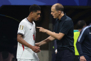 ATLANTA, GEORGIA - JULY 01: Thomas Tuchel, Manager of England, talks with Jude Bellingham #10  during the FIFA World Cup 2026 Round Of 32 match between England and Congo DR at Atlanta Stadium on July 01, 2026 in Atlanta, Georgia. (Photo by Michael Reaves/Getty Images)