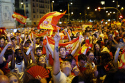 MADRID, SPAIN - JULY 19: Spanish fans react as they watch the FIFA World Cup 2026 final match between Spain and Argentina at Plaza de Colon on July 19, 2026 in Madrid, Spain. The match is being held at New York New Jersey Stadium in New Jersey. (Photo by Pablo Blazquez Dominguez/Getty Images)