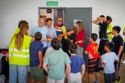Luis de la Fuente, en su visita a los evacuados en Las Rozas