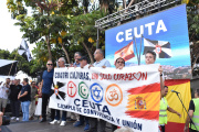 (Foto de ARCHIVO)
Representantes de las Cuatro Culturas leen un manifiesto durante una concentración bajo el lema “Basta ya. Ceuta no se rinde”, frente a la sede de la Delegación del Gobierno, a 9 de agosto de 2026, en Ceuta (España).