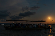 (Foto de ARCHIVO) Eclipse total de sol sobre el lago de l'Albufera de Valencia