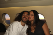 Marc Cucurella y su pareja Claudia.