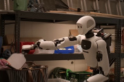 (Foto de ARCHIVO)
Robot humanoide con Gemin Robotics 2.