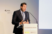 (Foto de ARCHIVO) El ministro de Transportes, Óscar Puente, interviene durante la presentación de la propuesta de inversiones de Aena para los aeropuertos españoles, en el aeropuerto de Alicante-Elche Miguel Hernández, a 18 de septiembre de 2025, en Alicante, Comunidad Valenciana (España).