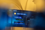 Pantalla con datos del Ibex en el Palacio de la Bolsa de Madrid, a 5 de agosto de 2026, en Madrid