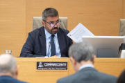 El expresident de la Generalitat Valenciana, Carlos Mazón, comparece ante la Comisión de Investigación sobre la dana con el auto que elude su responsabilidad penal.