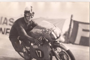 Nani González de Nicolás, leyenda del motociclismo español, ha fallecido hoy