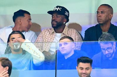 Vinicius, en el palco de jugadores no convocados del Santiago Bernabéu