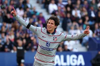 Giuliano Simeone celebra su gol ante el Levante: el definitivo 0-2