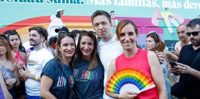 Monica Martinez e Íñigo Errejón en el Orgullo LGTBI de 2023 en Madrid.