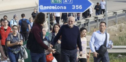 Juan Roig, dueño de Mercadona, acude junto a voluntarios a ayudar a los afectados de la DANA