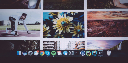 Un portátil muestra una galería de imágenes y varias aplicaciones en su pantalla