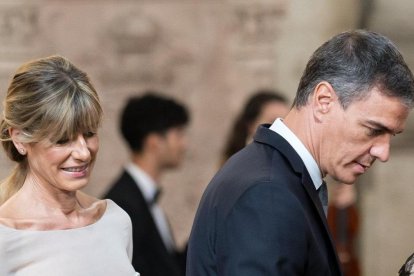 La mujer del presidente del Gobierno, Begoña Gómez, y el presidente del Gobierno, Pedro Sánchez
