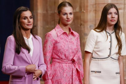 El estilo de la Reina Letizia y sus hijas Leonor y Sofía a examen por Eduardo Navarrete.