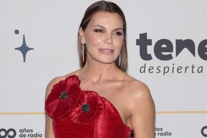 Mar Flores trata de disimular el disgusto que le ha dado su hijo mayor