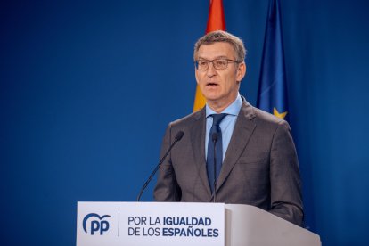 Alberto Núñez Feijóo, durante una rueda de prensa en la sede del PP