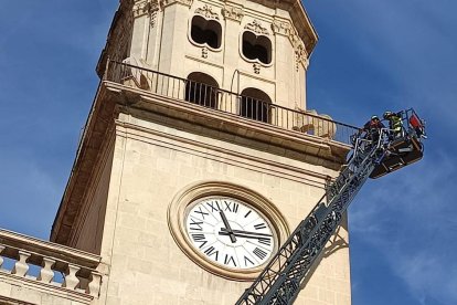 Imagen de los bomberos en el edificio consistorial