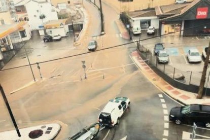 La Guardia Civil preparada para actuar en Coín (Málaga) ante las fuertes lluvias.