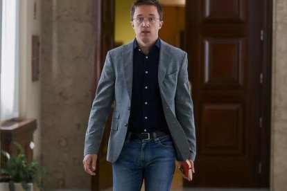 Iñigo Errejón acusa a Elisa Mouliaá de denuncia falsa.
