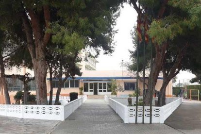 Imagen del acceso al Colegio Rafael Altamira