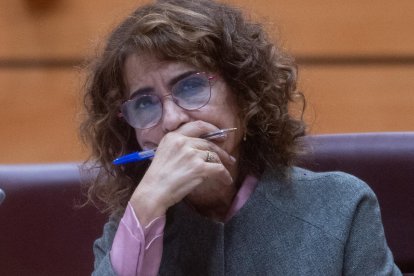 La vicepresidenta primera y ministra de Hacienda, comparece en la Comisión de Investigación por el ‘caso Koldo’.