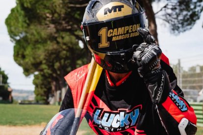 Marcos Ruda celebrando el título