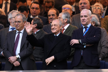 MADRID, SPAIN - JANUARY 17: Real Madrid President, Florentino Perez (C), waves to fans prior to the LaLiga EA Sports match between Real Madrid CF and Levante UD at Estadio Santiago Bernabeu on January 17, 2026 in Madrid, Spain. (Photo by Angel Martinez/Getty Images)