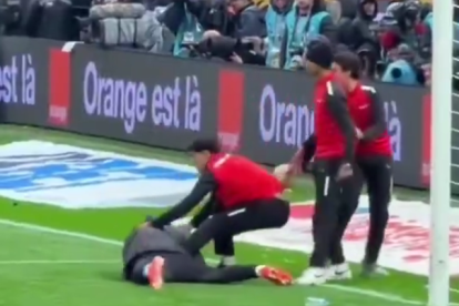 Jugadores y recogepelotas de Marruecos intentaron robar la toalla del portero de Senegal