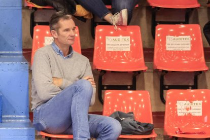 Iñaki Urdangarin sigue manteniendo un grupo de Whatsapp que le une a la Infanta Cristina.