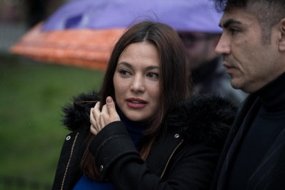 La actriz Elisa Mouliaá atiende a los medios de comunicación frente a los Juzgados de Plaza de Castilla, a 10 de febrero de 2026, en Madrid (España).

Diego Radamés / Europa Press
10/2/2026