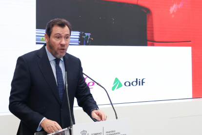 (Foto de ARCHIVO)
El ministro de Transportes y Movilidad Sostenible, Óscar Puente, durante la presentación del proyecto de modernización de la línea C-5 de Cercanías Madrid, en la sede del Ministerio, a 4 de marzo de 2026, en Madrid (España). Transportes comenzará con la renovación de la línea C-5 de Cercanías Madrid una vez finalizadas las obras de soterramiento de la A5 y la modernización de las vías permitirá acoger los nuevos trenes para mejorar el servicio.

Marta Fernández / Europa Press
04 MARZO 2026 RENFE;CERCANÍAS
04/3/2026