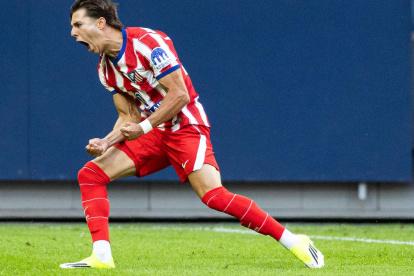 Arnau Ortiz celebra su gol al Manchester United: llevará el dorsal 16 del Atlético