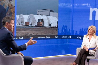 Un momento de la entrevista-masaje a Pedro Sánchez en TVE.