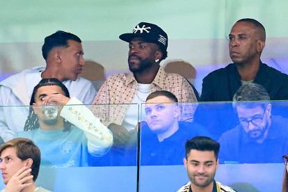 Vinicius, en el palco de jugadores no convocados del Santiago Bernabéu