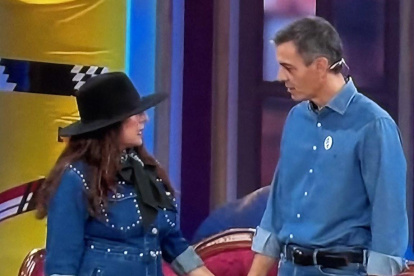 Candela Peña y Pedro Sánchez en La Revuelta