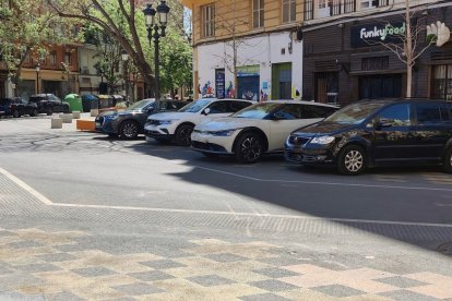 Imagen de coches aparcados en la supermanzana de La Petxina, en València.
PSPV-PSOE VALENCIA