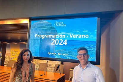 La concejala de Turismo del Ayuntamiento de Alicante, Ana Poquet, y el director de Servicios de Esatur, Luis María Pizana