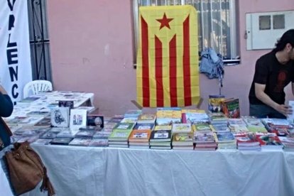 La bandera independentista catalana, en las jornadas financiadas por la Generalitat valenciana.