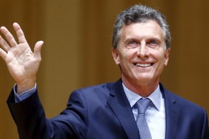 Macri juró su cargo sin la presencia de Kirchner en una toma de posesión atípica.