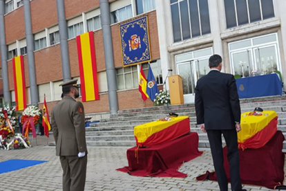 El rey Felipe VI entregó la Medalla de Oro al Mérito Policial a los fallecidos.