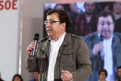 Fernández Vara ya reconoció públicamente haber militado en AP.