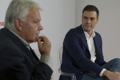 Felipe González en un acto con Pedro Sánchez